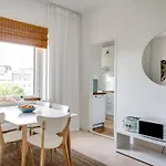 Excellent Downtown Location! Self-service! Διαμέρισμα