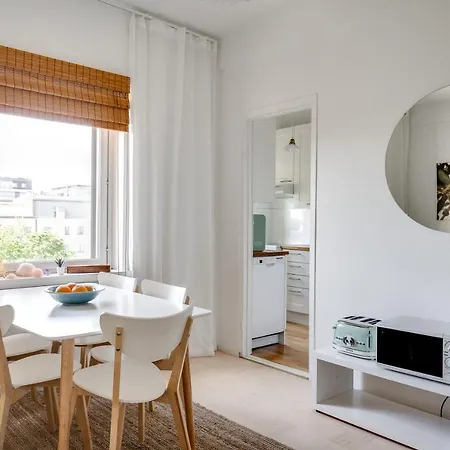 Excellent Downtown Location With Balcony To The Inner Yard, Sauna In The Weekends 公寓